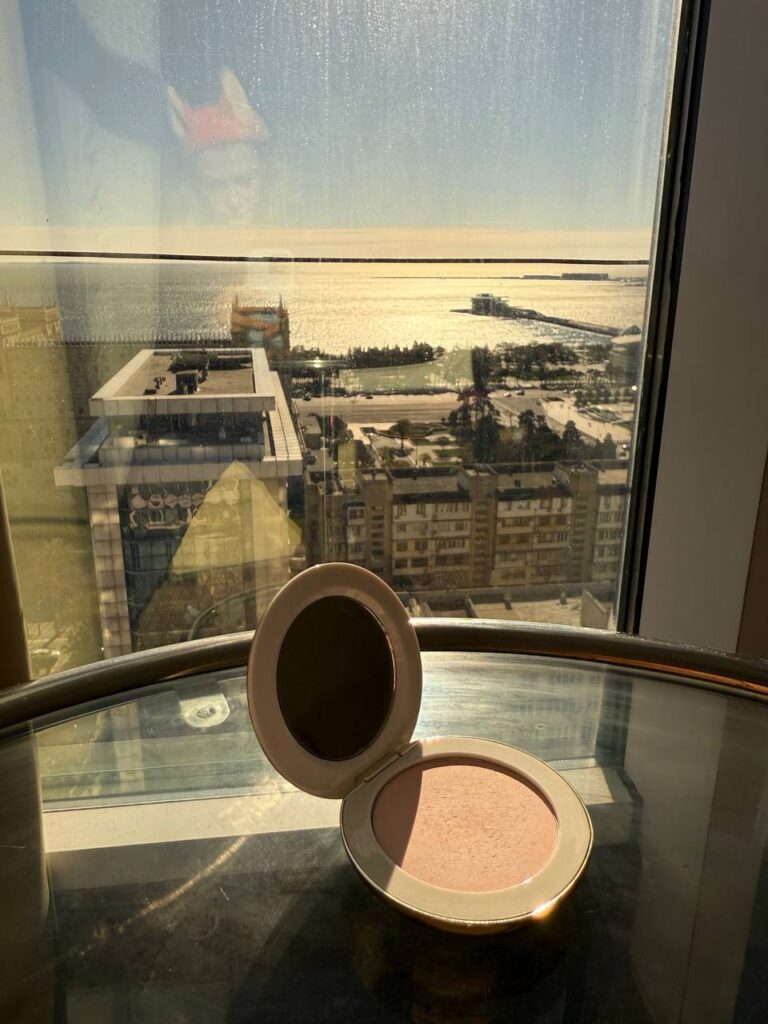 Westman atelier vital skincare powder bubble, pink powder